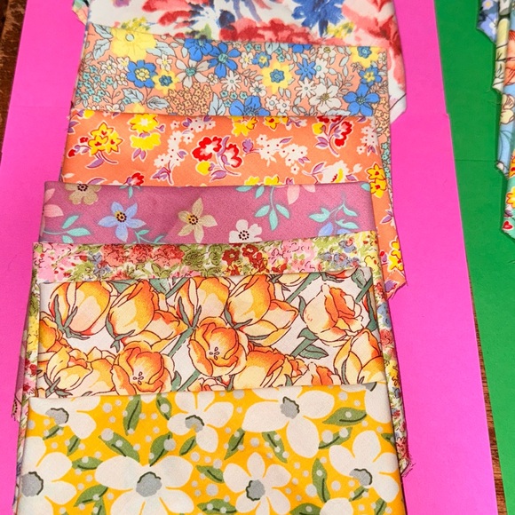 Floral Patterned Fabric Set - Picture 8 of 10